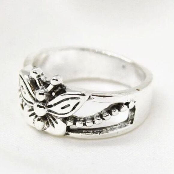 Silvery Butterfly Ring Size 7 - Picture 8 of 10
